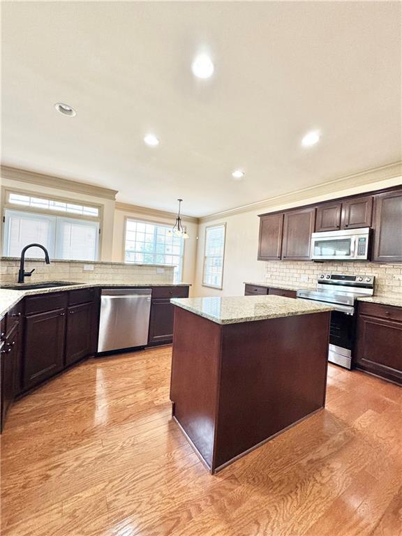Building Photo - 2727 Staunton Dr