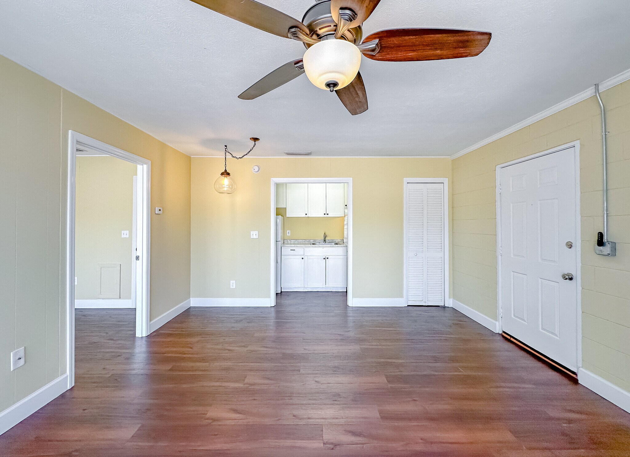 Building Photo - 2241 W Pensacola St