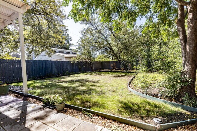 Building Photo - 210 Harwood Dr