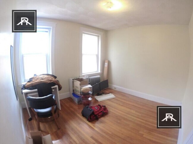 Building Photo - 3 bedroom in Brookline MA 02446