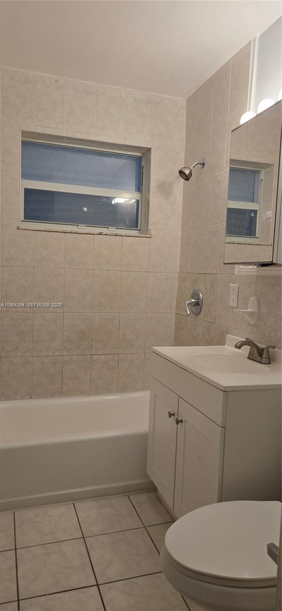 Building Photo - 502 N 70th Way