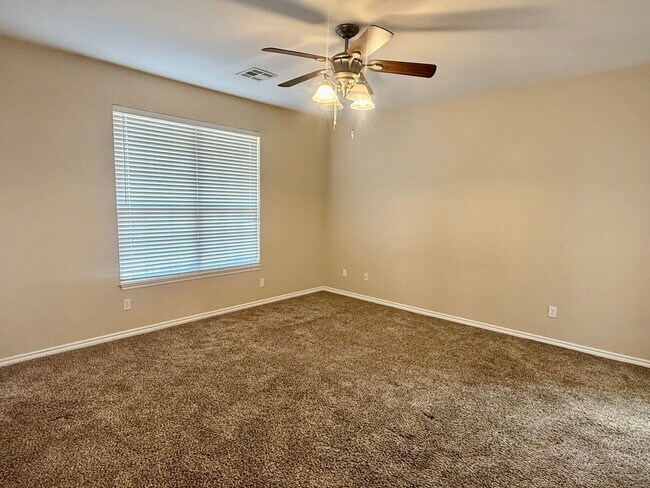 Building Photo - Cute 3 Bed Duplex In Yukon