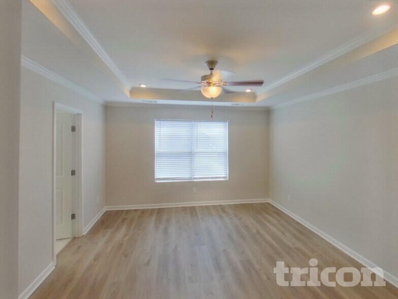 Building Photo - 323 Disley Way