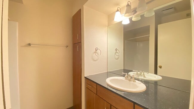 Building Photo - Beautiful Condo at The Reserve, About 2.3 Miles from the Plaza