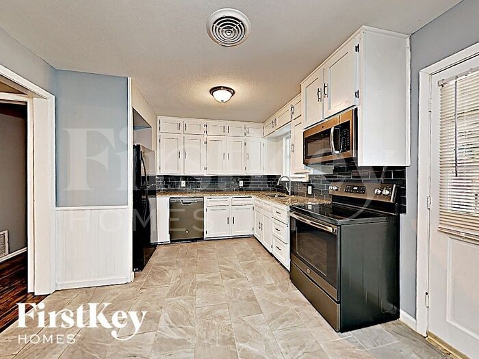 Building Photo - 626 Warren St