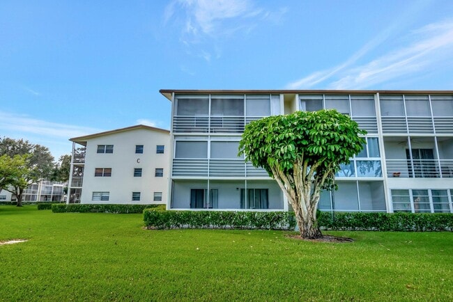 Building Photo - 116 Mansfield C