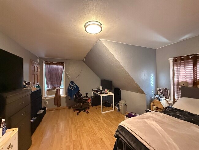 Building Photo - 11 Forrest St