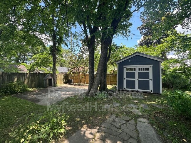 Building Photo - 1042 Blythe St