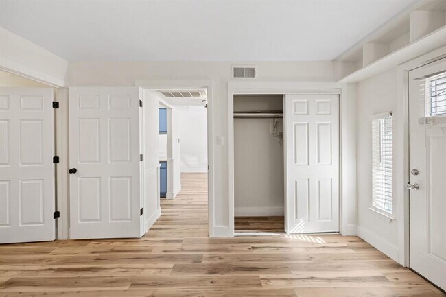 Building Photo - 1705 Crossing Pl