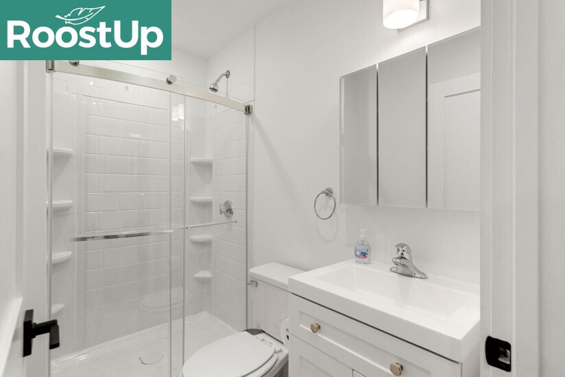 Building Photo - Furnished private bedroom with private ens...