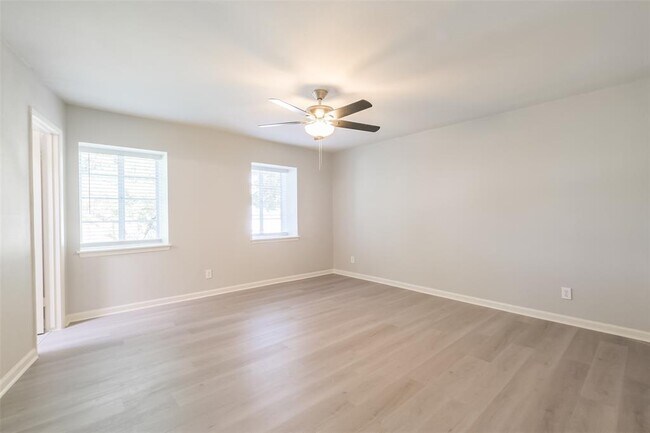 Building Photo - 817 S Ripple Creek Dr