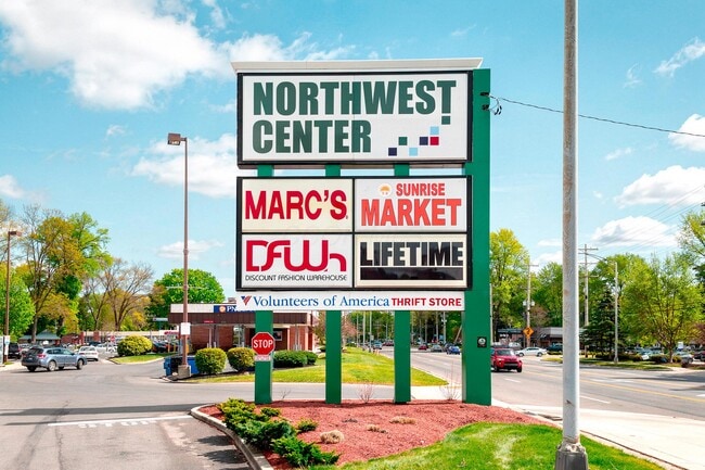 Building Photo - 1217 Weybridge Rd