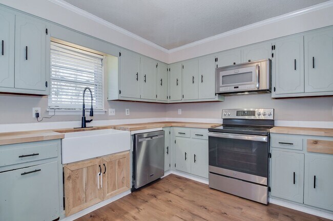 Building Photo - 4 Bedroom Ranch in Columbia County