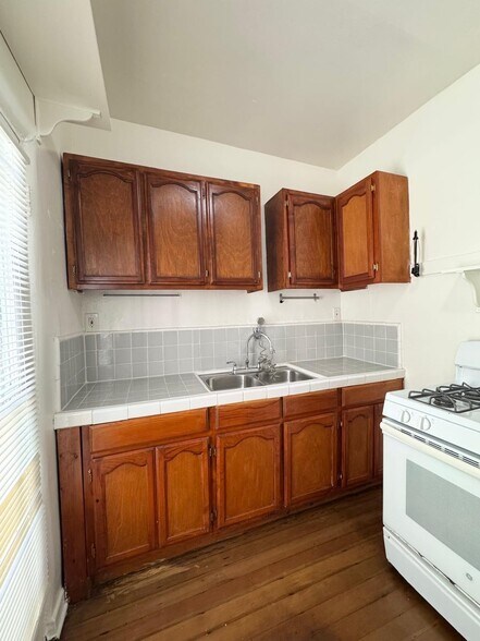 Building Photo - 808 2/5-805 N Poinsettia Pl