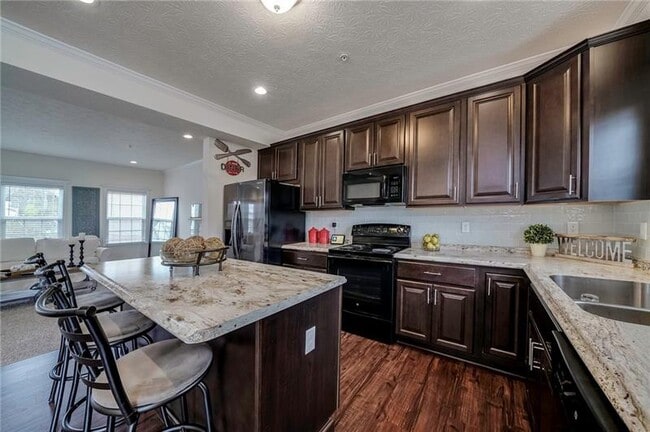 Building Photo - 511 Isabella Ct