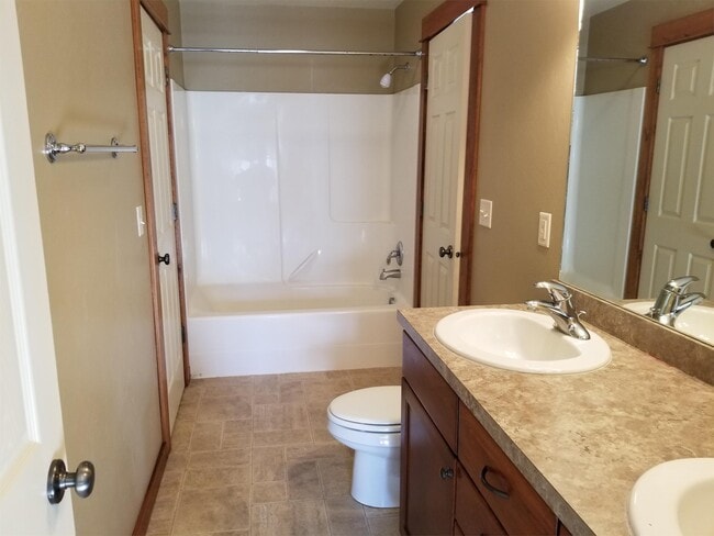 Building Photo - 202 Dogwood Dr