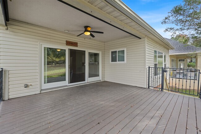 Building Photo - 120 Harbour Town Dr