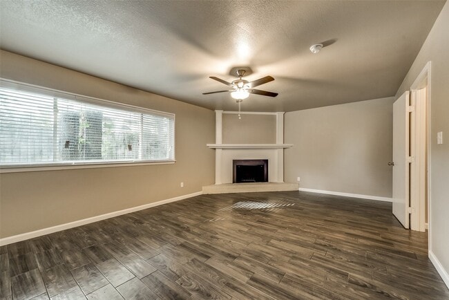 Building Photo - 2817 Blackwood Dr