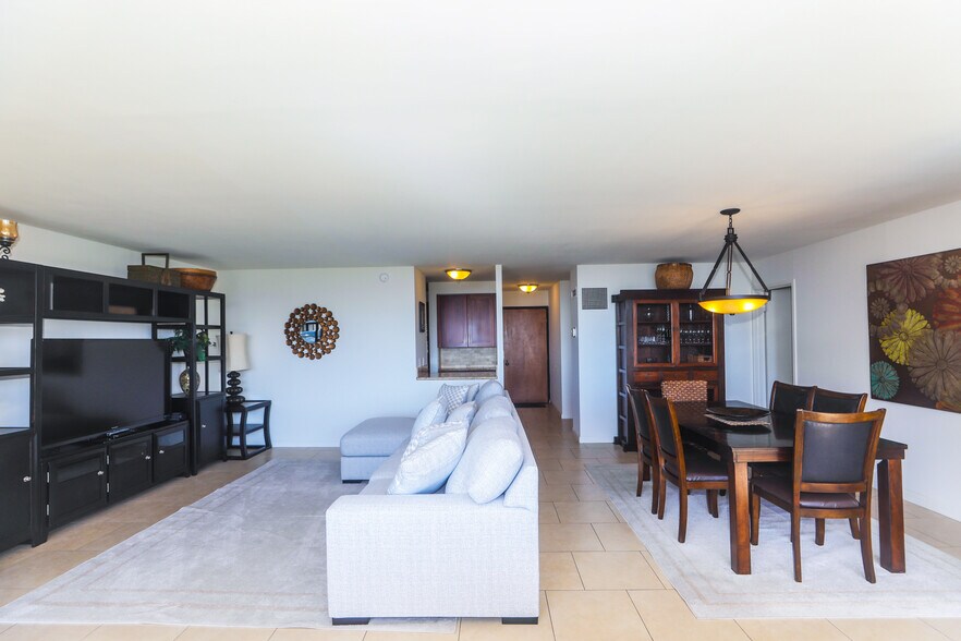 Building Photo - 1910 Ala Moana Blvd