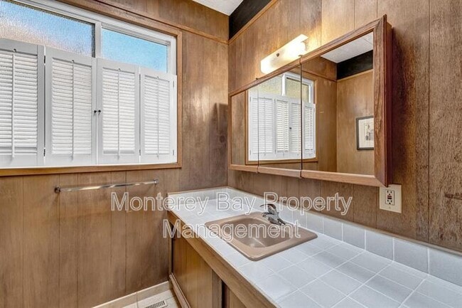 Building Photo - 635 Grace St