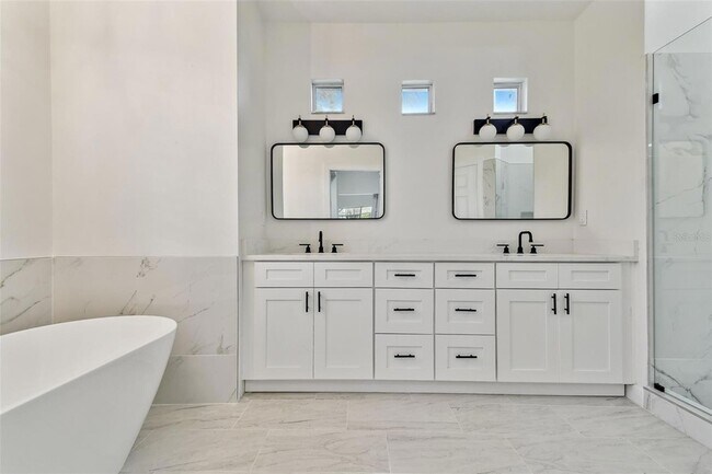 Building Photo - 13792 Long Lake Ln