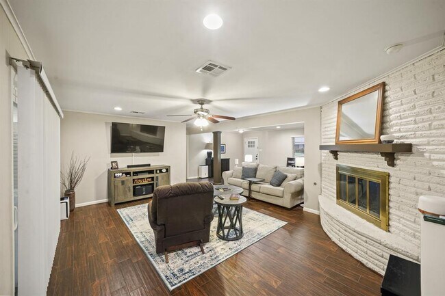 Building Photo - 5810 Wigton Dr