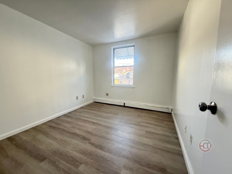 Building Photo - 1682 Topping Ave