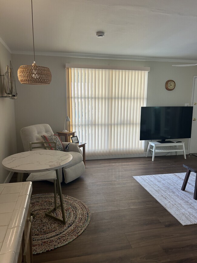 Building Photo - 260 Santa Monica Dr