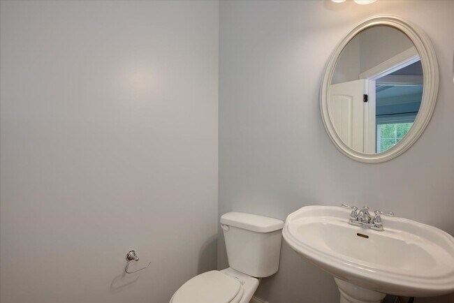 Building Photo - 4122 Chastain Dr
