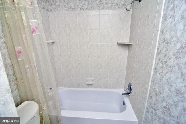 Building Photo - 21 Twin Brooks Dr