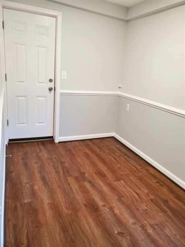 Building Photo - 3247 Magnolia Ave