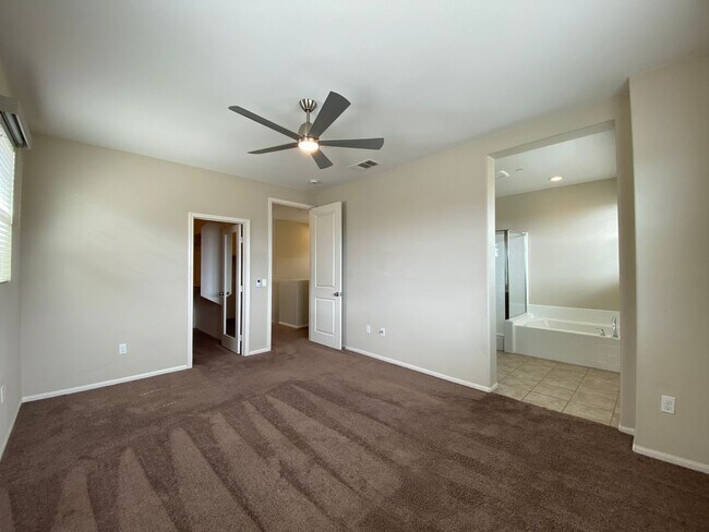 Building Photo - Beautiful 5 Bedroom/3 Bath Oceanside Home in Dixie Village