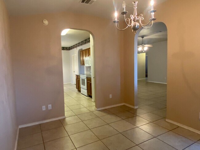 Building Photo - CHARMING 4 BEDROOM, BELTON ISD