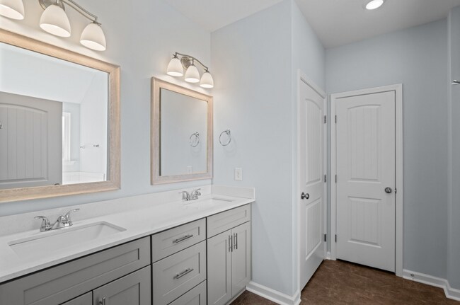 Building Photo - 8922 Snelling Dr