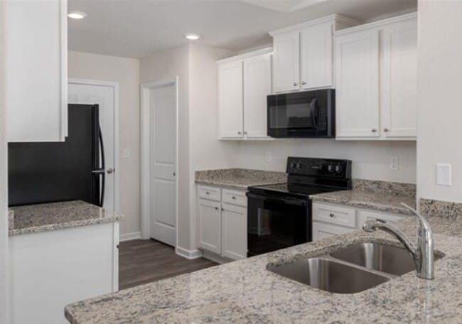 Building Photo - STYLE, COMFORT and CONVENIENCE