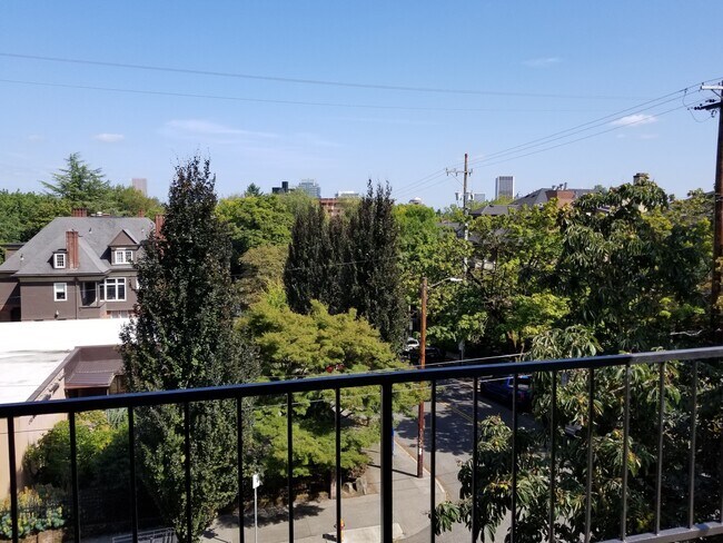 Building Photo - PARK PLACE 2 BEDROOM, 2 BATH CONDO - 1137 SQ. FT!