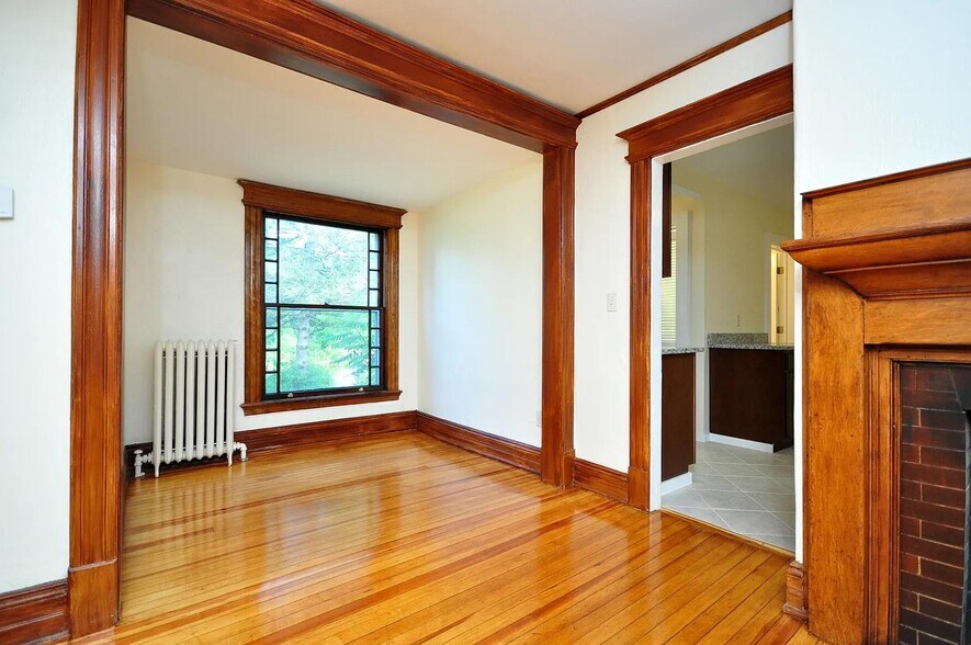 Building Photo - 188 Lovely St