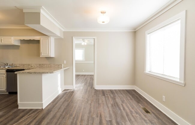 Building Photo - 207 Central Dr
