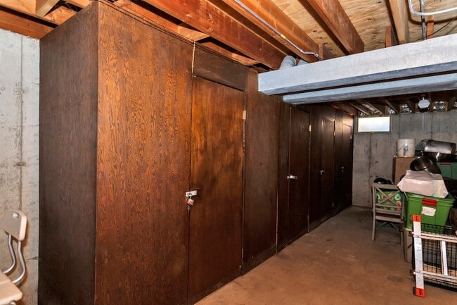 Building Photo - 31 Green Oaks Dr