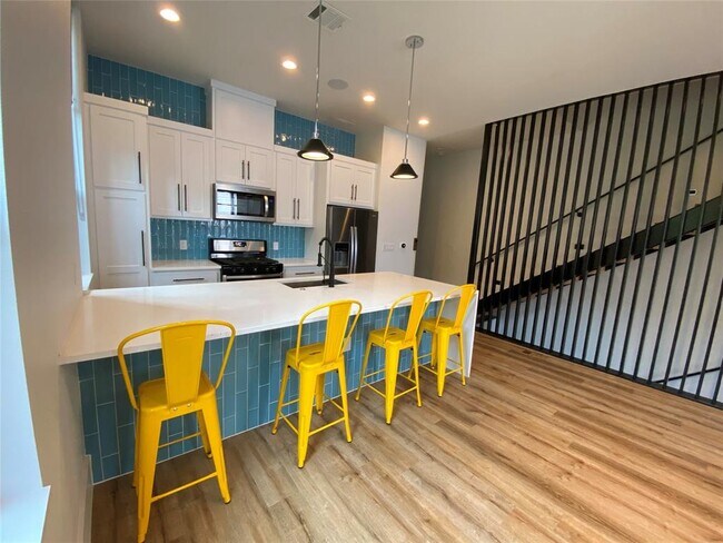 Building Photo - 2908 Cole St