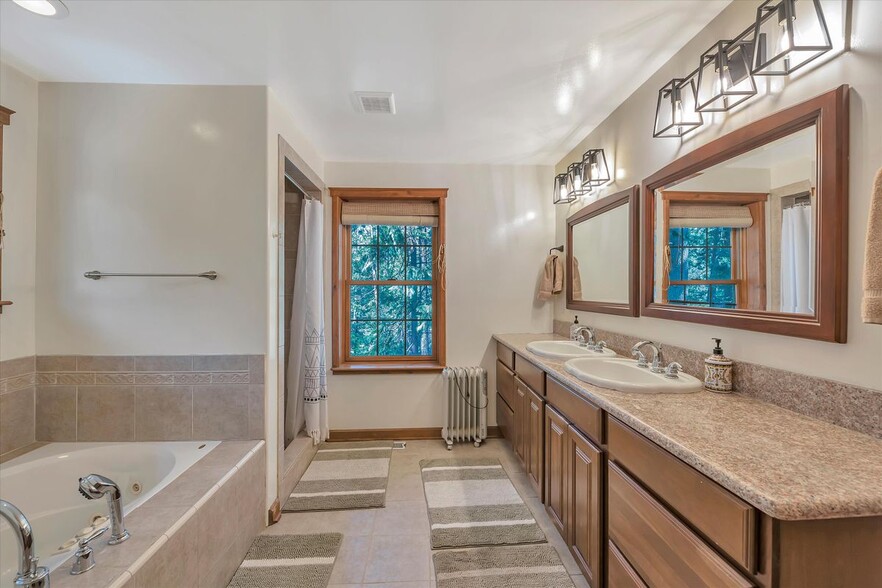 Building Photo - 1312 Squaw Rock Trail