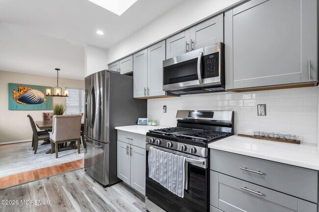 Building Photo - 658 Driftwood Pl