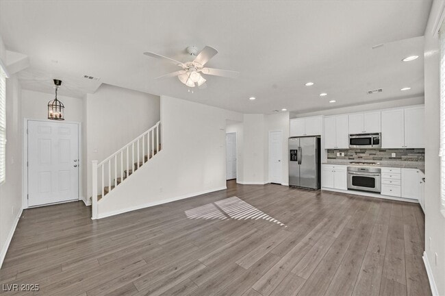 Building Photo - 10635 Seasonable Dr