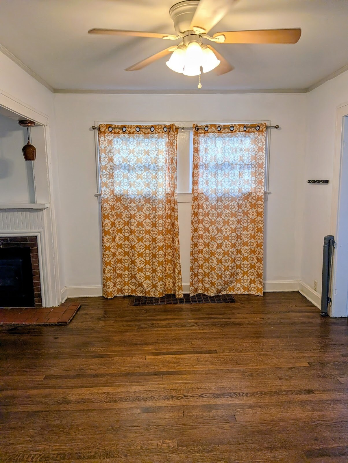 Building Photo - 1021 E 76th St