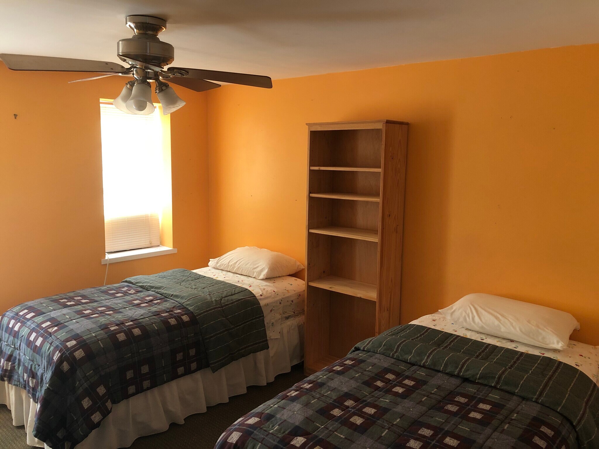 Building Photo - 711 Clymer St