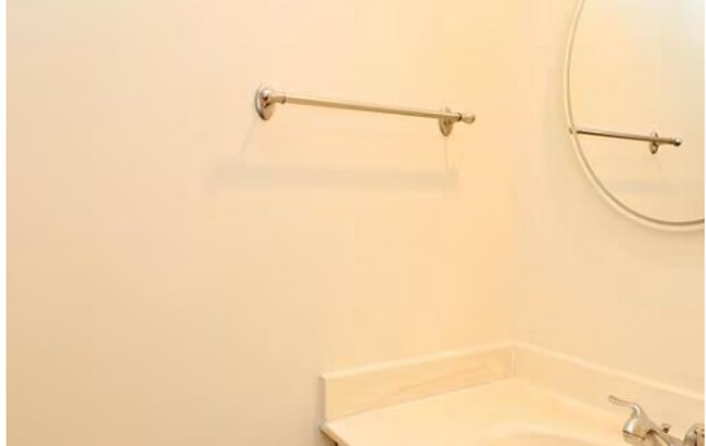 Building Photo - Charming 3-Level Townhome Backing to Woods in Prime Alexandria Location