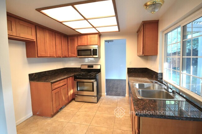 Building Photo - 7704 Guenivere Way
