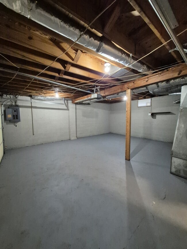 Building Photo - 1151 Bouldercrest Cir