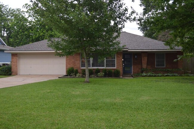 Building Photo - 1744 Pine Village Dr