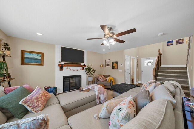 Building Photo - Modern Home in The Quarry Subdivision!